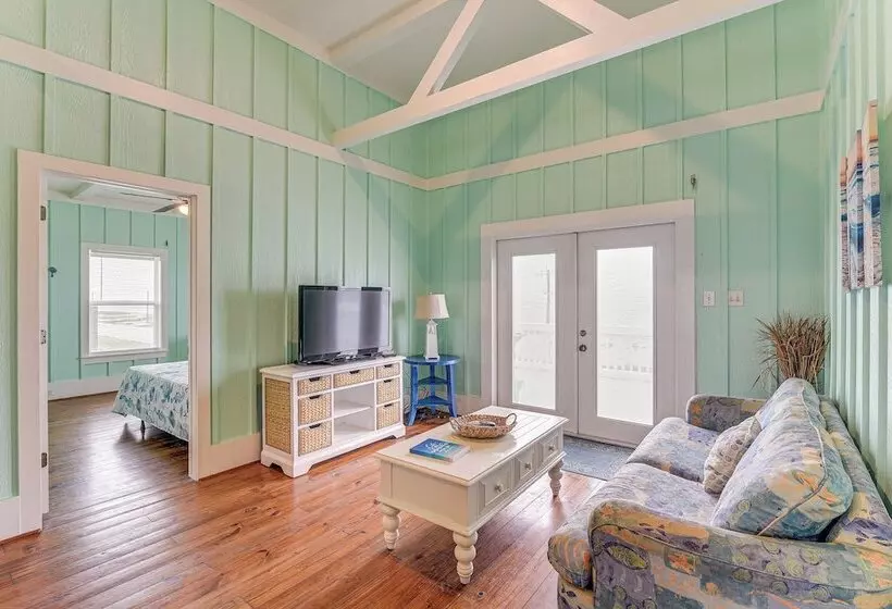 Walk To Beach: Home W/ Hot Tub & Deck In Gilchrist