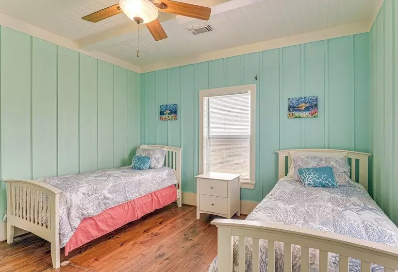 Walk To Beach: Home W/ Hot Tub & Deck In Gilchrist