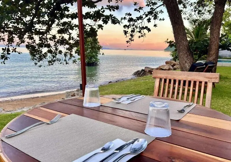 Hotelli Vows Villa Beachfront