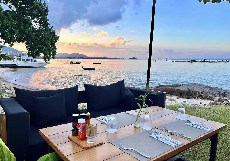 Hotelli Vows Villa Beachfront