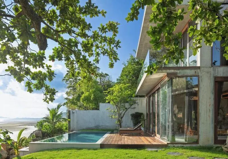 Hotelli Vows Villa Beachfront