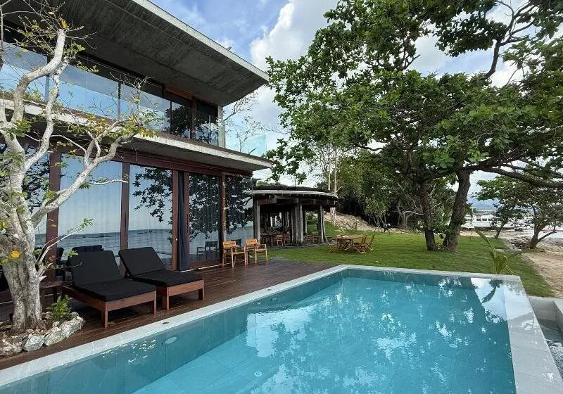 Hotelli Vows Villa Beachfront