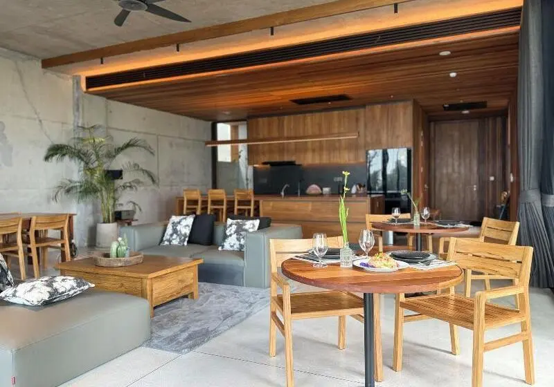 Hotelli Vows Villa Beachfront