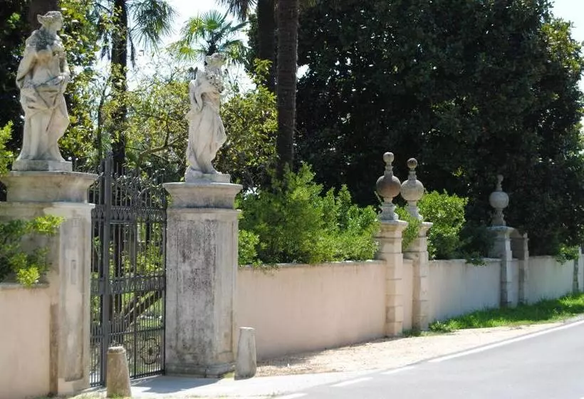 Aamiaismajoitus (B&B) Ca' Settecento Villa Cavazza Querini