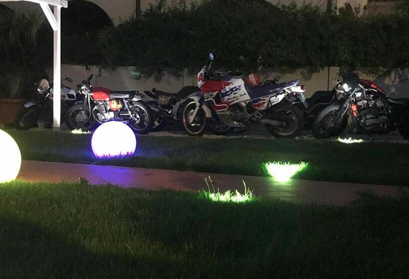 تختخواب و صبحانه City Garden Guest House