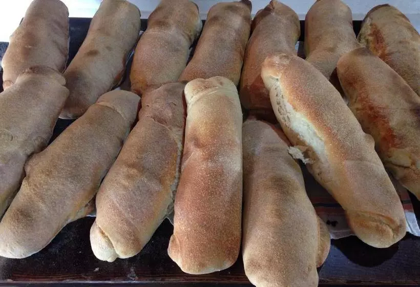 تختخواب و صبحانه La Lampara