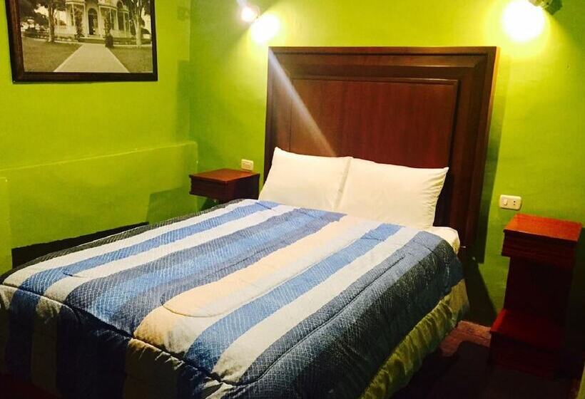 Blacky Hostel And Apartments