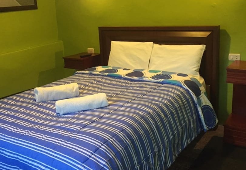 Blacky Hostel And Apartments