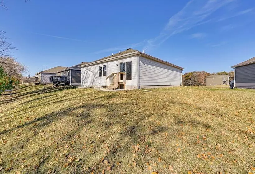 15 Mi To Dtwn Des Moines: Pet Friendly Waukee Home