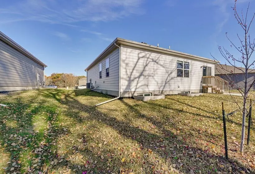 15 Mi To Dtwn Des Moines: Pet Friendly Waukee Home