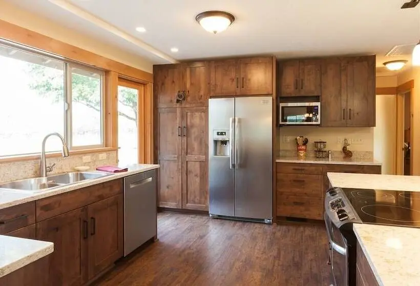 Hood View 4 Bedroom Cabin By Redawning