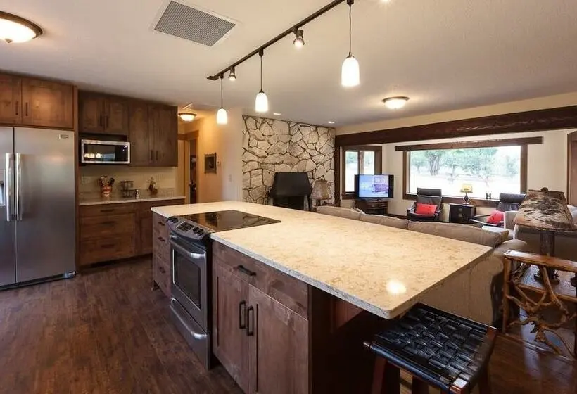 Hood View 4 Bedroom Cabin By Redawning