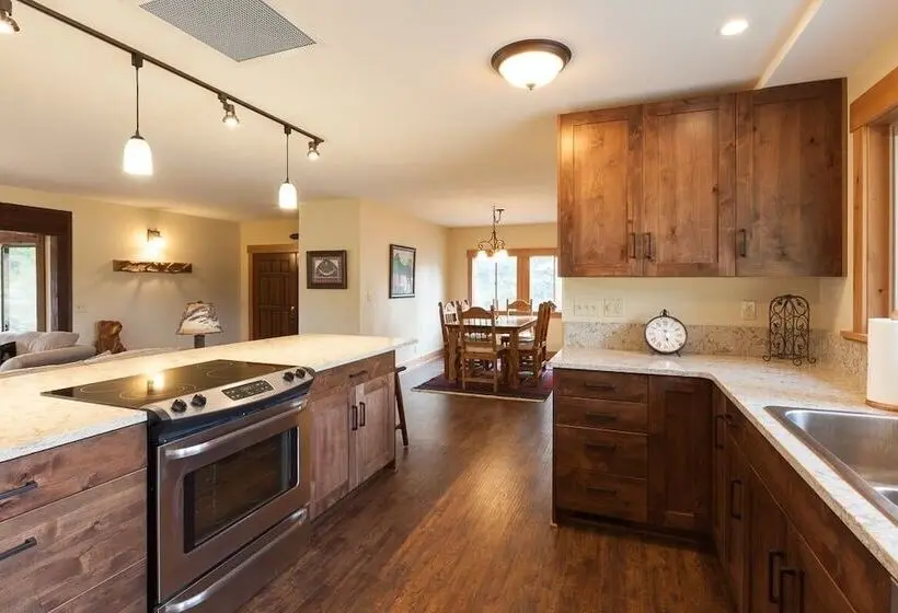 Hood View 4 Bedroom Cabin By Redawning