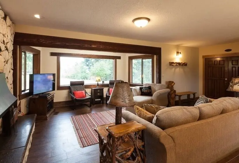 Hood View 4 Bedroom Cabin By Redawning