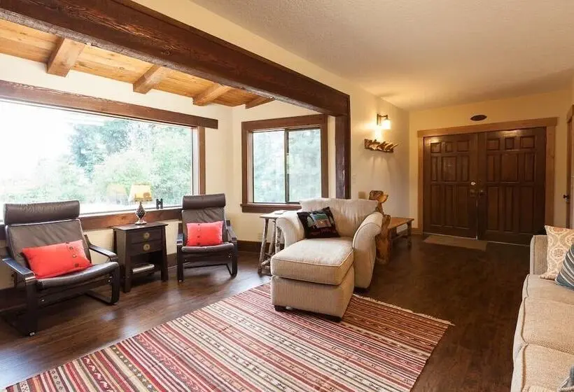 Hood View 4 Bedroom Cabin By Redawning