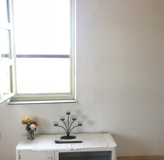 تختخواب و صبحانه Dembelija Rooms