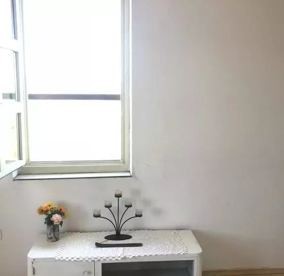 تختخواب و صبحانه Dembelija Rooms