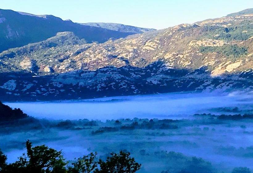 تختخواب و صبحانه Dembelija Rooms