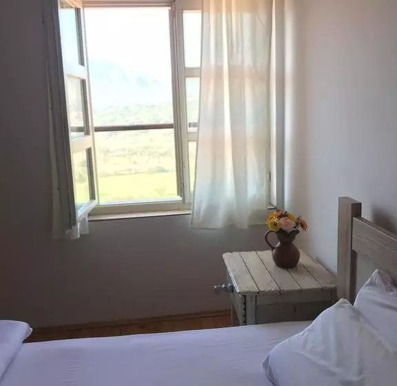 تختخواب و صبحانه Dembelija Rooms