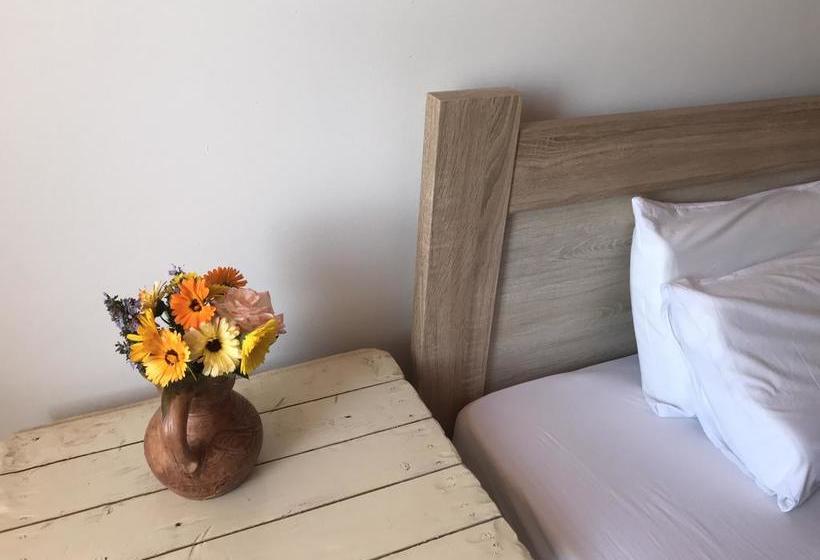 تختخواب و صبحانه Dembelija Rooms