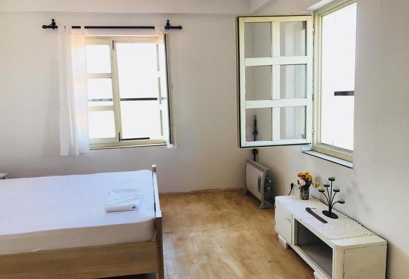 تختخواب و صبحانه Dembelija Rooms