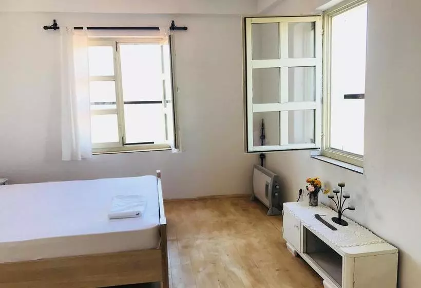تختخواب و صبحانه Dembelija Rooms