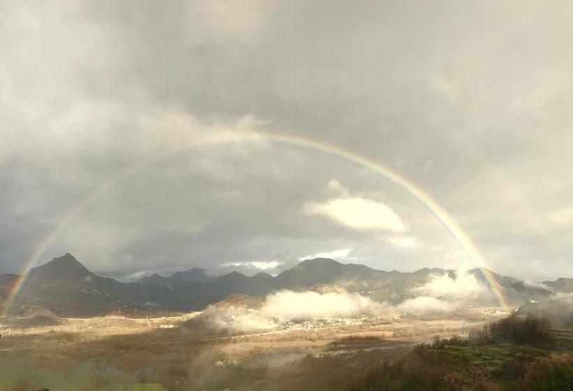 تختخواب و صبحانه Dembelija Rooms