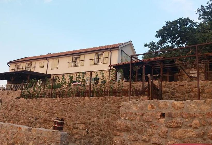 تختخواب و صبحانه Dembelija Rooms