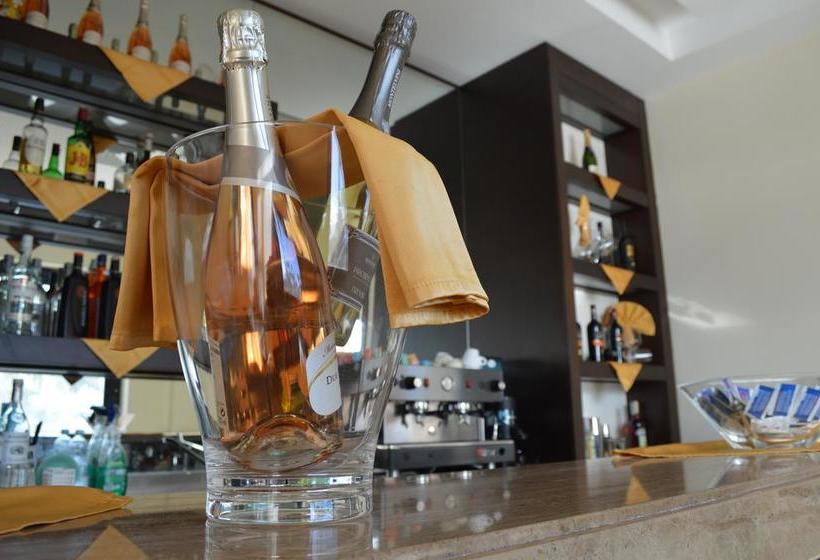 فندق Villaggio Baia D Argento