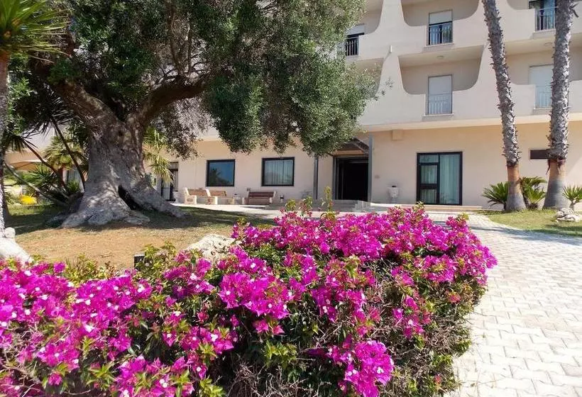 Hotelli Villaggio Baia D Argento