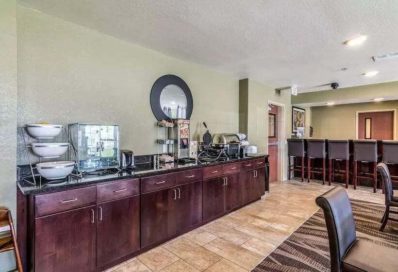 ホテル Cobblestone Inn & Suites  Barron