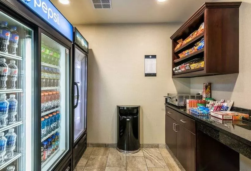 ホテル Cobblestone Inn & Suites  Barron