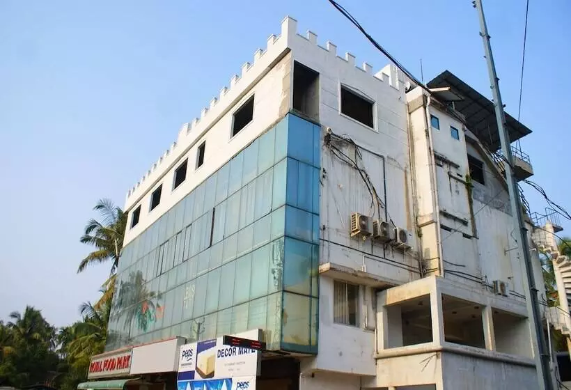هتل Oyo 9902 Nedumparambil Residency