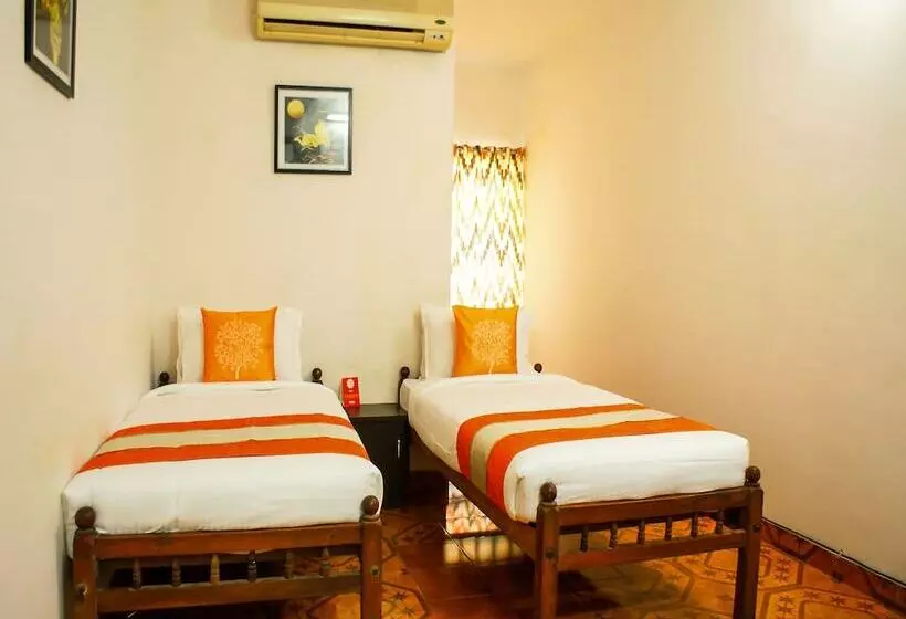 هتل Oyo 9902 Nedumparambil Residency