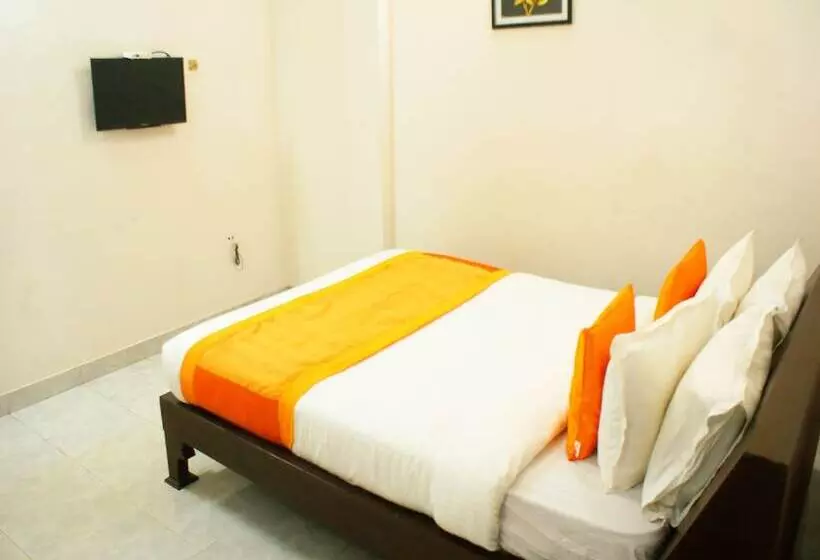 هتل Oyo 9902 Nedumparambil Residency
