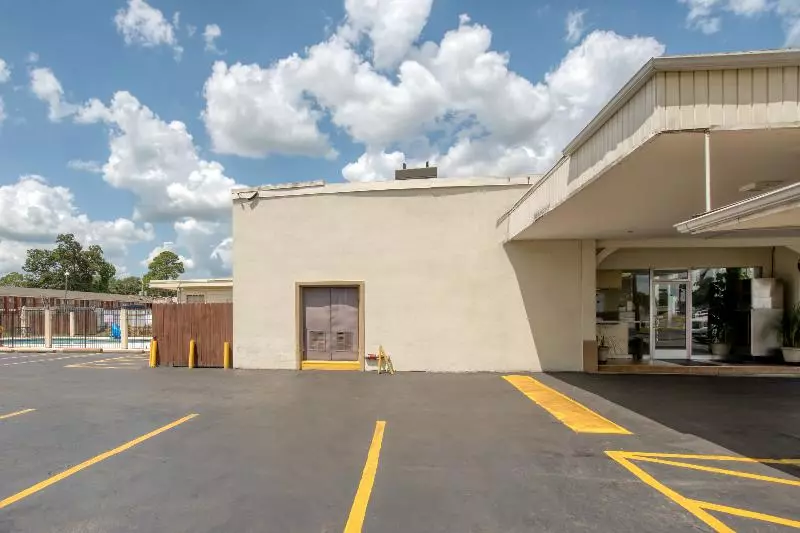 Motelli Oyo Hotel Alexandria La Hwy 165