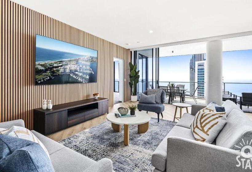 Circle On Cavill   Apartment Stay Private