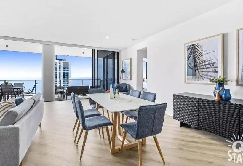 Circle On Cavill   Apartment Stay Private
