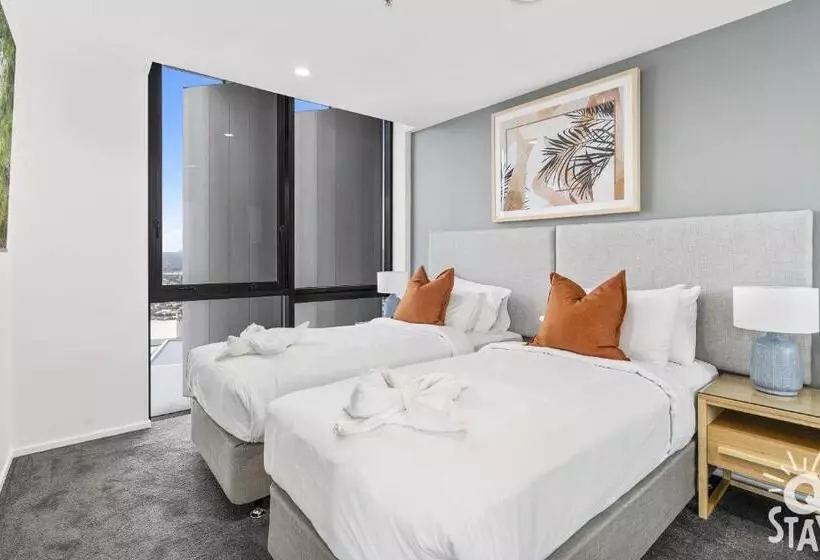 Circle On Cavill   Apartment Stay Private