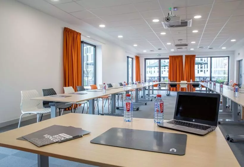 ホテル Campanile  Metz Centre Gare