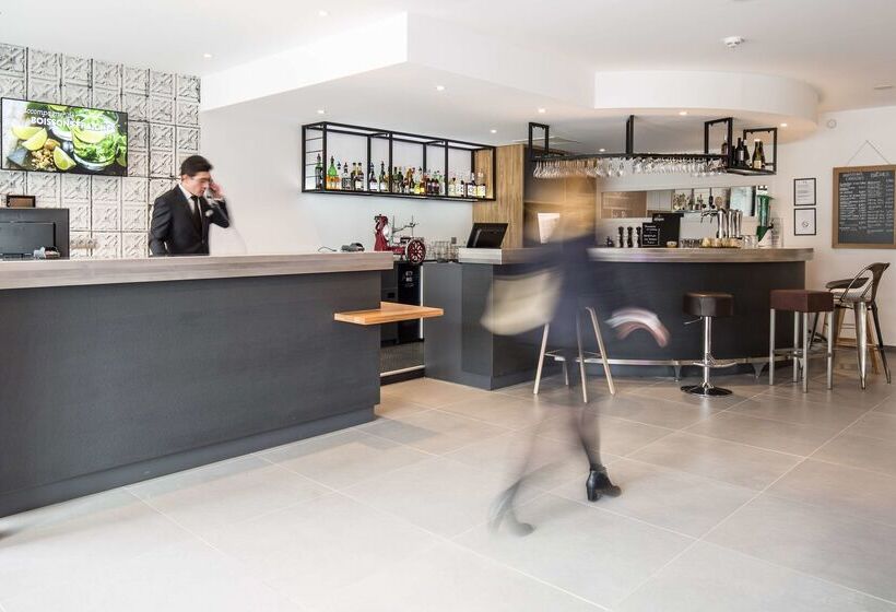 בית מלון כפרי Campanile  Metz Centre Gare