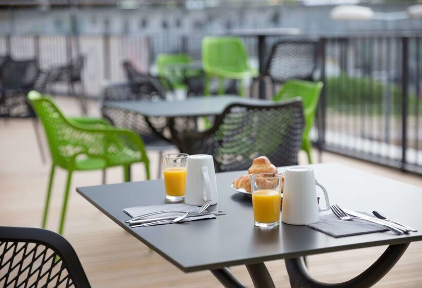 בית מלון כפרי Campanile  Metz Centre Gare