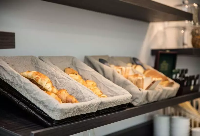 ホテル Campanile  Metz Centre Gare