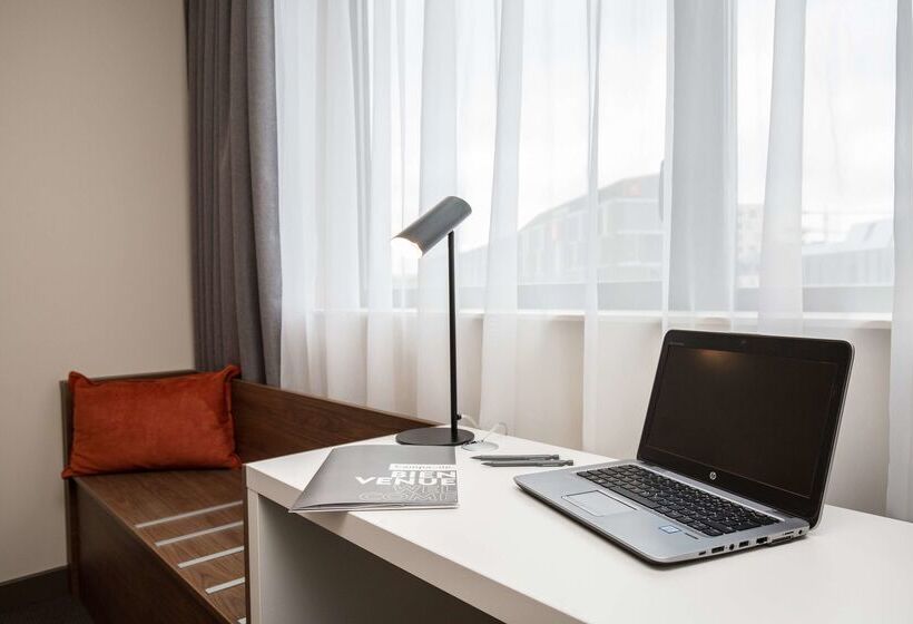 בית מלון כפרי Campanile  Metz Centre Gare