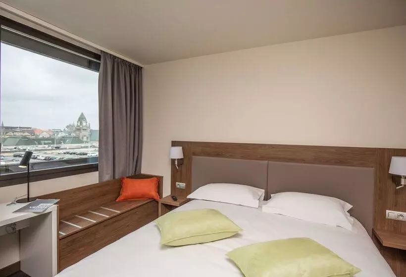 ホテル Campanile  Metz Centre Gare
