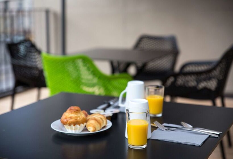 בית מלון כפרי Campanile  Metz Centre Gare