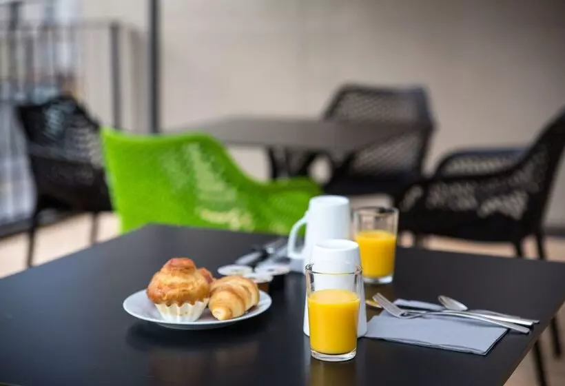 ホテル Campanile  Metz Centre Gare