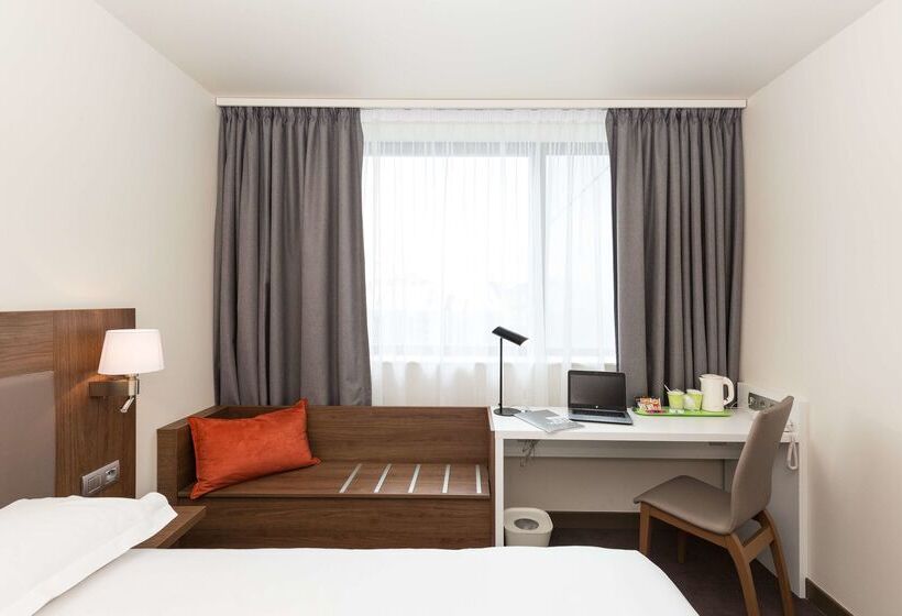 בית מלון כפרי Campanile  Metz Centre Gare