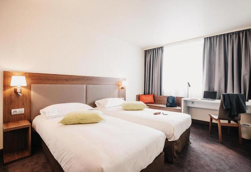 בית מלון כפרי Campanile  Metz Centre Gare