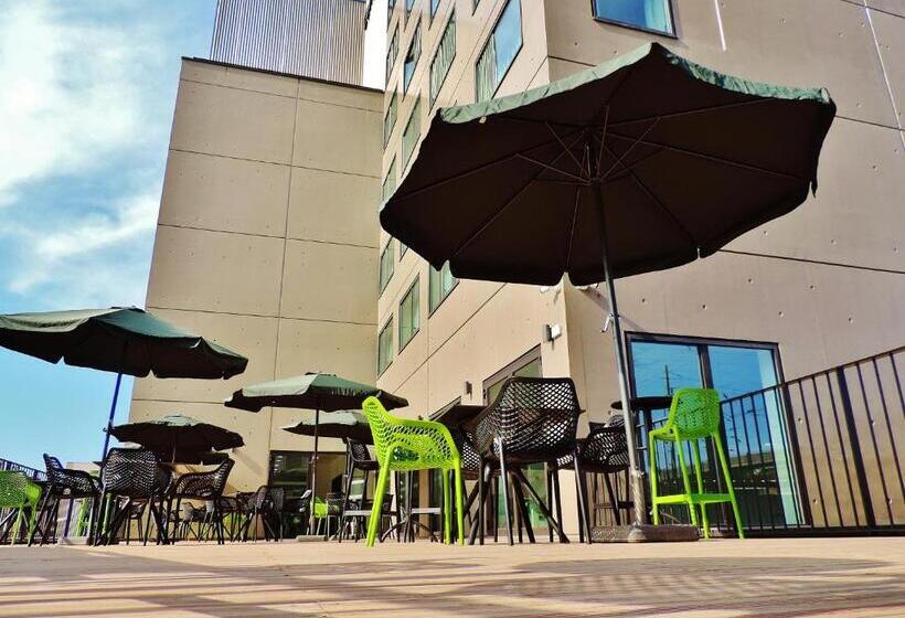 בית מלון כפרי Campanile  Metz Centre Gare